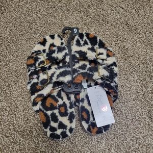 Women size 9 house shoes